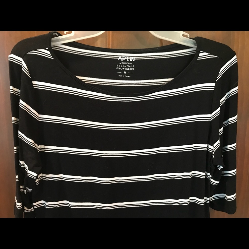 Cute Apt 9 Medium Top. Worn once.